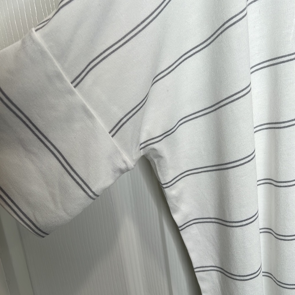 LOFT OUTLET LOUNGE XS Short Sleeve White and Gray striped Shirt. - Picture 5 of 16
